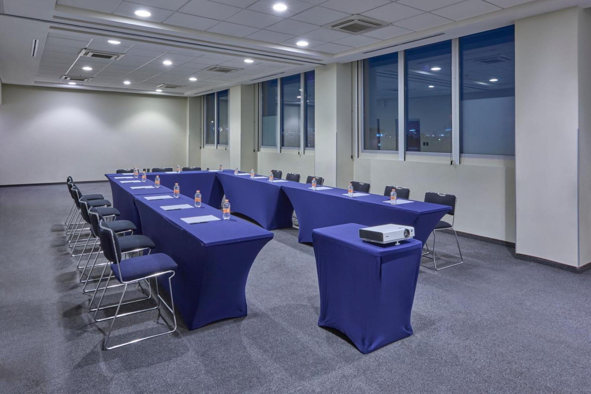 City Express Plus By Marriott Ciudad De Mexico Patio Universidad Exterior photo