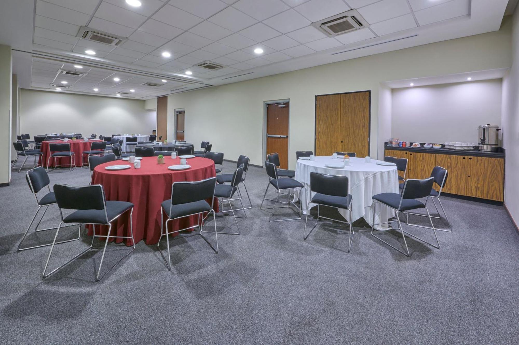 City Express Plus By Marriott Ciudad De Mexico Patio Universidad Exterior photo