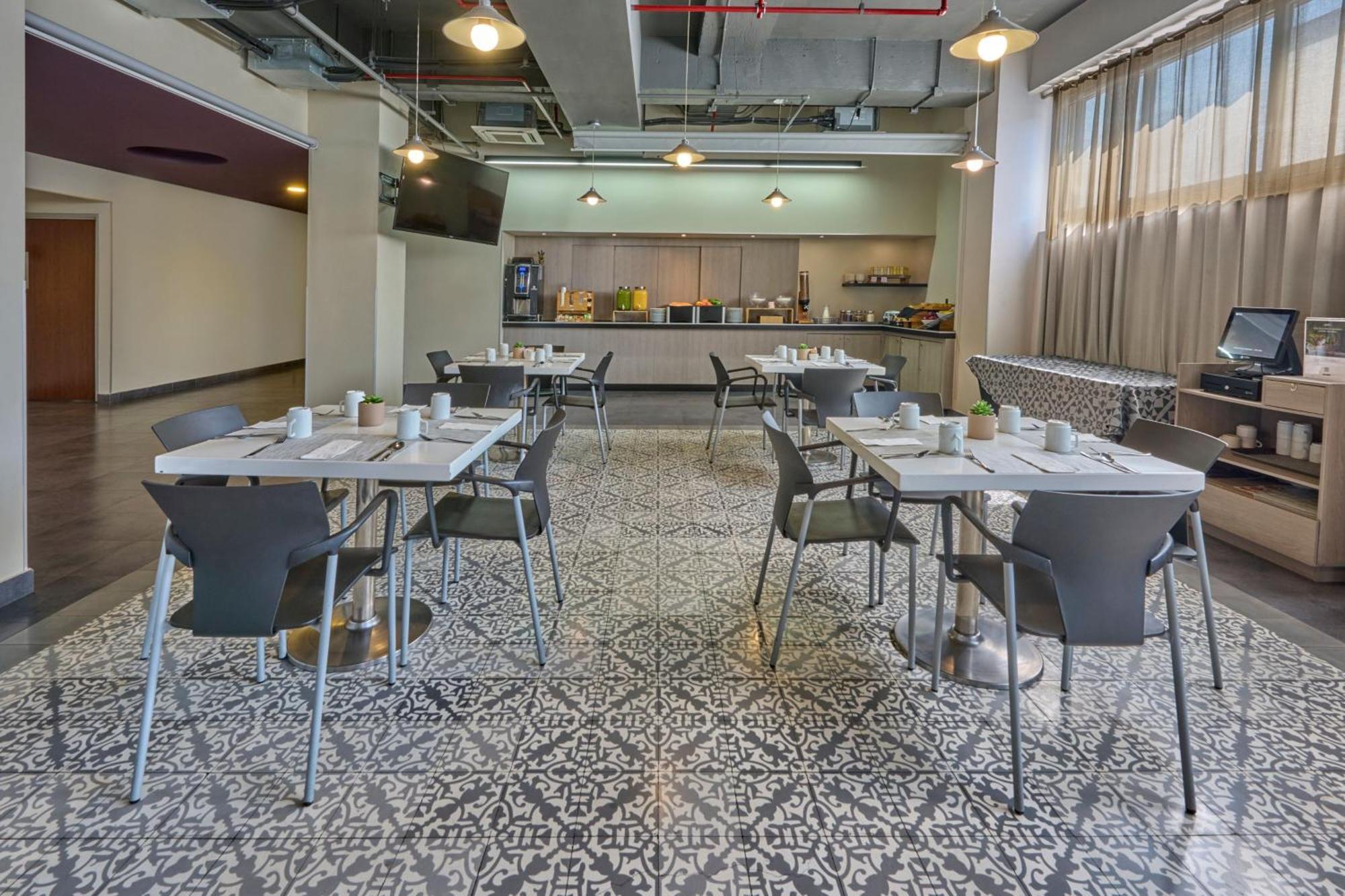 City Express Plus By Marriott Ciudad De Mexico Patio Universidad Exterior photo