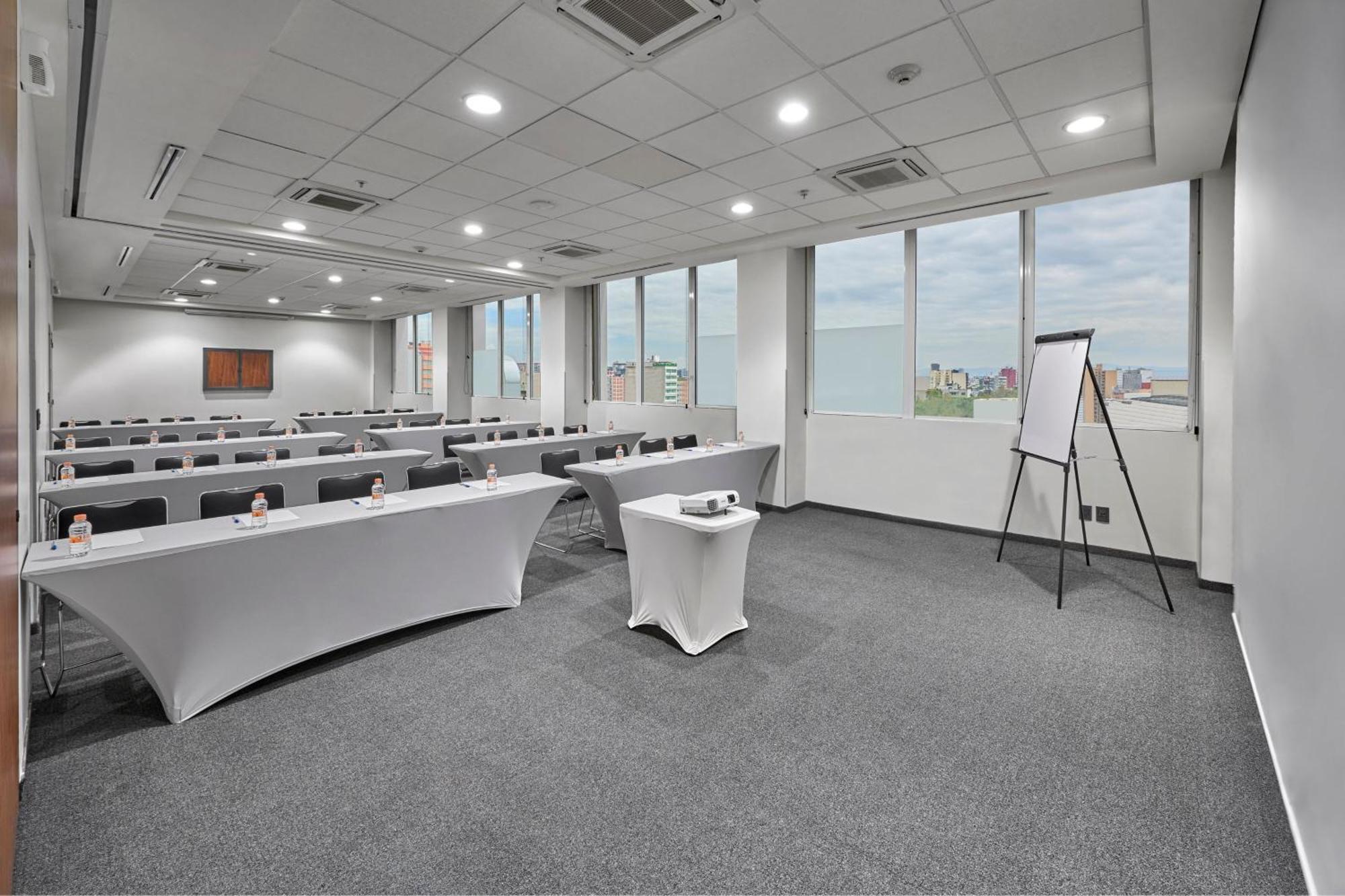 City Express Plus By Marriott Ciudad De Mexico Patio Universidad Exterior photo